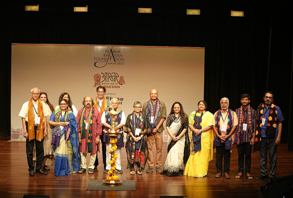 Eminent authors, dignitaries and members of Prabha Khaitan Foundation at the inauguration of the Aakhar Dakshin festival